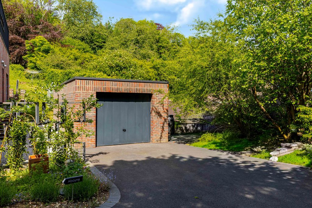 Slines Oak Road Woldingham